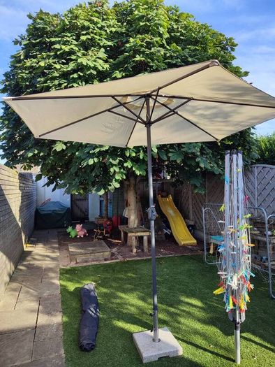 Garden parasol / Garden umbrella and base