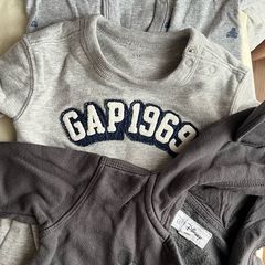 1 full bag of baby boy clothes from 0-3,3-6,6-9months with lots of FREEBIES (Nuby tub , play gym and water mat and baby cushion)