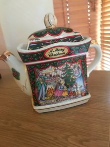 Sadler Vintage Christmas Teapot