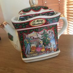 Sadler Vintage Christmas Teapot