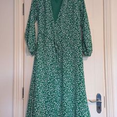 Perfect for Summer. Beautiful floral midi dress from Emily & Me
