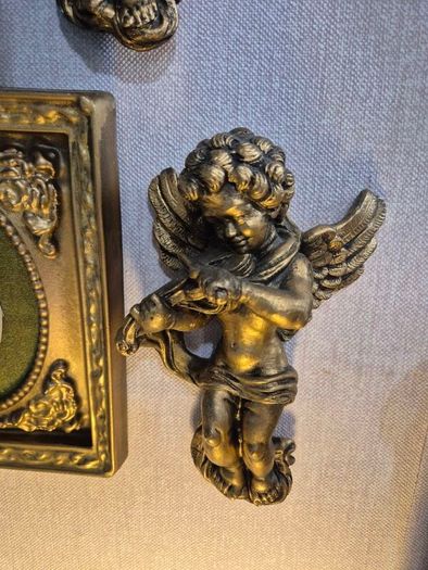 2 Vintage pair of plaster Italian wall hanging cherubs