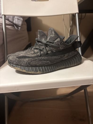YEEZY 350 Graphite