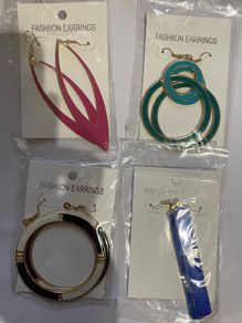 Ear Rings x4