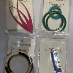 Ear Rings x4