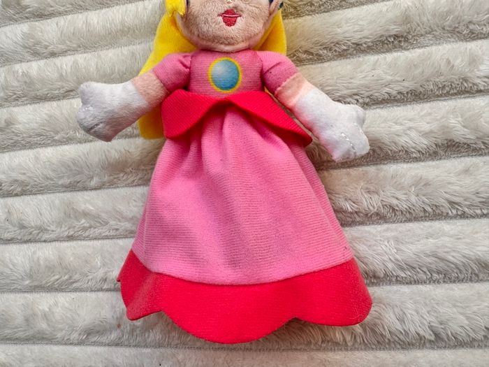 Nintendo Super Mario Princess Peach Plush approx. 20 cm. Used Please see photos