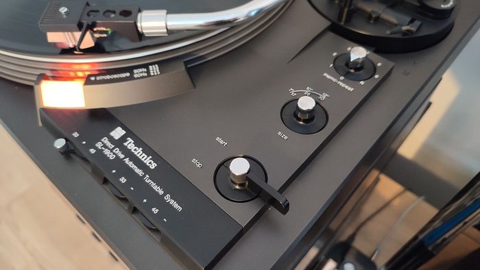 CLASSIC Technics SL-1900,FullAuto, Turntable.Direct Drive. Full service.