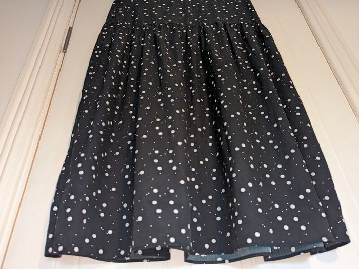 Perfect for Summer, gorgeous midi skirt