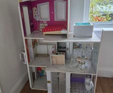 Rainbow High Doll House