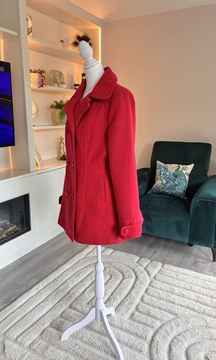 Reduced Ladies Fully Lined Red Coat from Dunnes Stores. Size UK 14 / EU 42