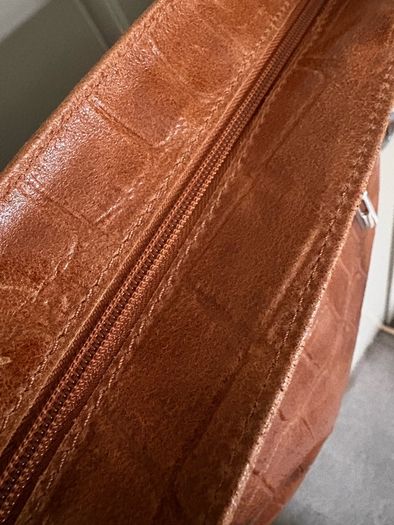 Mid sized genuine leather tote in cognac
