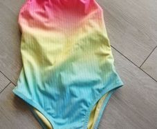 girls swimsuit