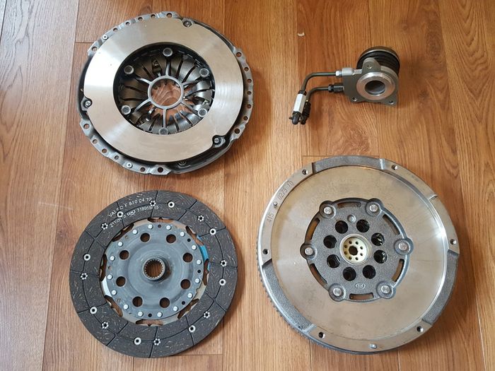 2.0 CRDi Complete clutch kit with dual mass flywheel KIA Sportage Carens II III Ceed Magentis HYUNDAI i30 Tucson Sonata