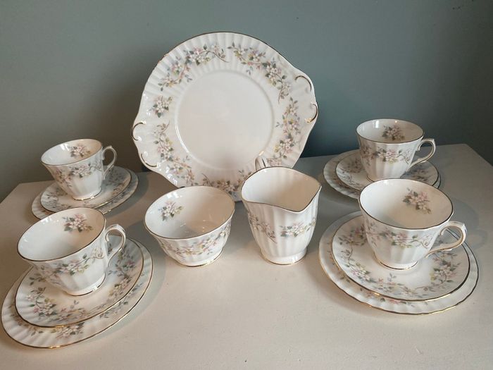 New unused Duchess Caprice 19 piece china tea set in excellent  condition
