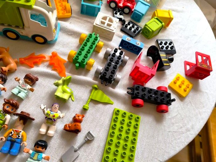 Lego Duplo Bundle (Many Minifigures)