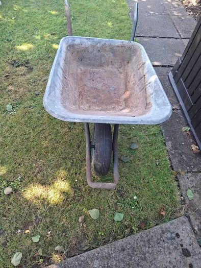 Wheel barrow