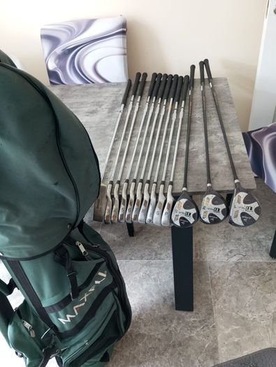 Dunlop golf clubs. Right handed clubs