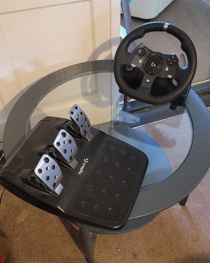 Logitech G920 Racing Wheel and Pedals