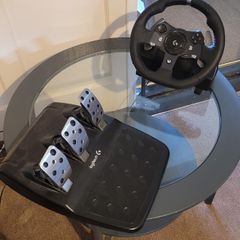 Logitech G920 Racing Wheel and Pedals