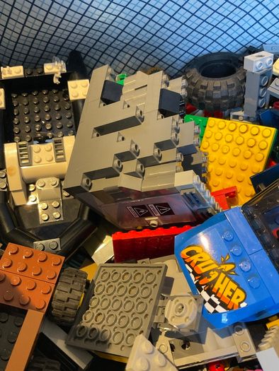 Lego - treasure chest of 5kg of Lego pieces.