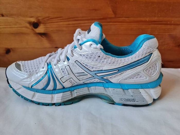 Asics gel kayano 18 sky blue/white Size 6.5 eu 40 in like new condition