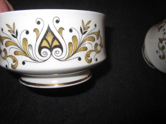 Royal standard T pot, sugar bowl and jug