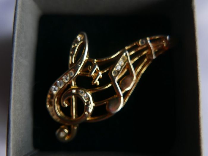 Vintage Jewelry Beautiful Gold Tone and Rhinestone Music / Notes on Staff / Music Lover Pin Brooch