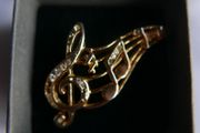 Vintage Jewelry Beautiful Gold Tone and Rhinestone Music / Notes on Staff / Music Lover Pin Brooch