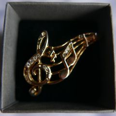 Vintage Jewelry Beautiful Gold Tone and Rhinestone Music / Notes on Staff / Music Lover Pin Brooch