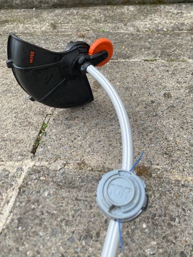 Black and Decker GI9035 Strimmer