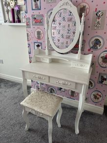vanity table