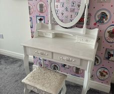 vanity table