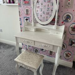 vanity table