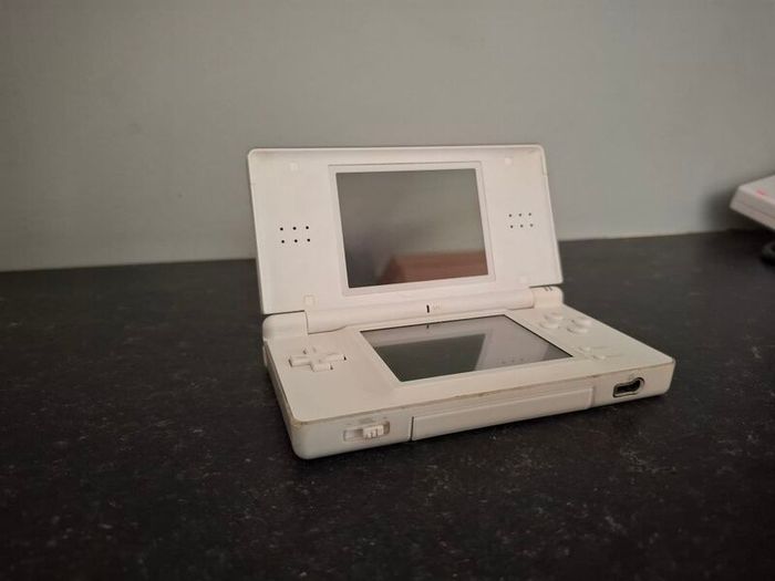 Nitendo DS Lite