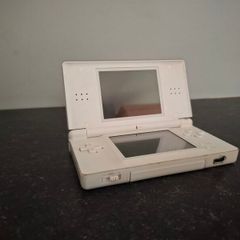 Nitendo DS Lite