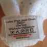 New - A Beautiful Pair of White / Cream Gloves - One Size Image 4