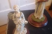 2 figurines