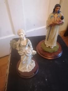 2 figurines