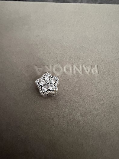 Genuine Pandora Dazzling Daisies