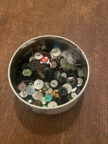 Tin of Buttons