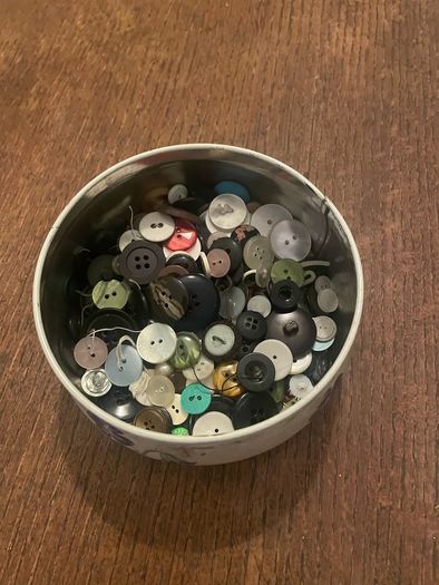 Tin of Buttons