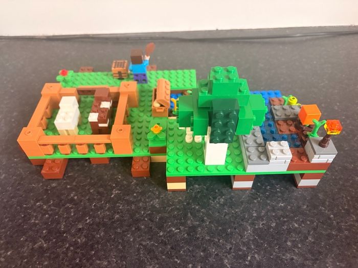 Lego Minecraft: The Farm #21114 - Retired set