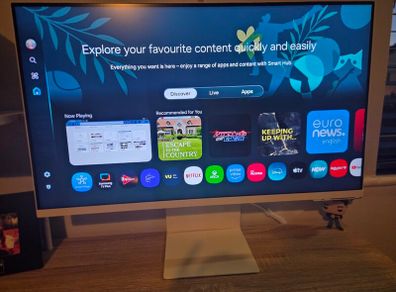 Samsung m8 smart  monitor white 4k