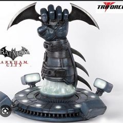 Batman Arkham City Full Size Gauntlet and Batarang