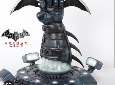 Batman Arkham City Full Size Gauntlet and Batarang