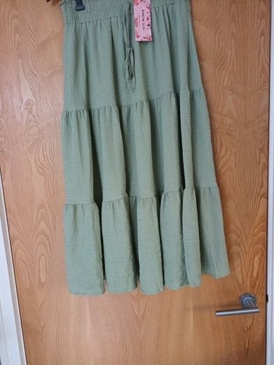 Shein Green Skirt.  S. M - 12.    B.N.W.T