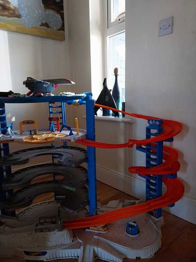 Toy garage