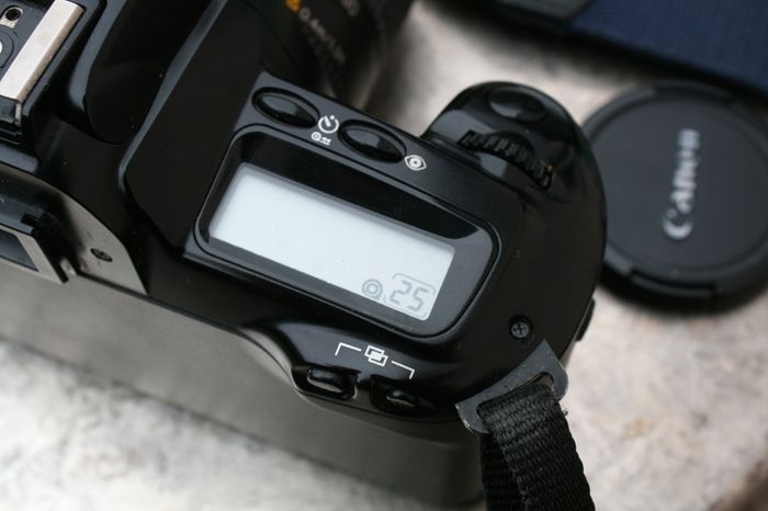 Canon Eos 88 (eos 3000 )+ Ef 35-80mm Lens