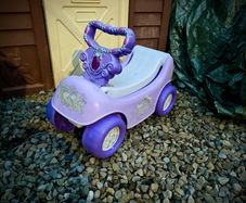 Disney Sofia the First 2-in-1 Happy Hauler Ride-On / Wagon