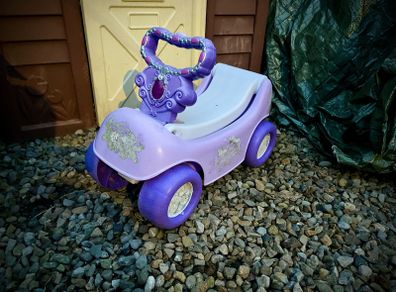 Disney Sofia the First 2-in-1 Happy Hauler Ride-On / Wagon